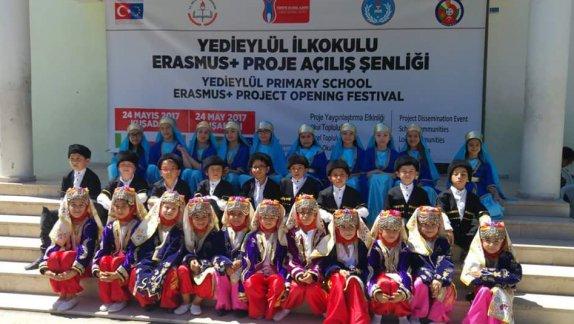 Yedieylül İlkokulu 2016-2019 yılları arasında gerçekleştirilecek olan Erasmus+ Proje Açılış şenliği okul bahçesinde gerçekleştirildi