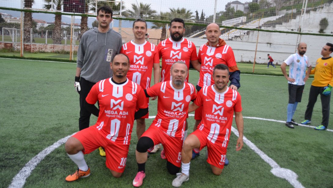 Şehit Savcı Mehmet Selim Kiraz Kurumlararası Halı Saha Futbol Turnuvasında Finaldeyiz 