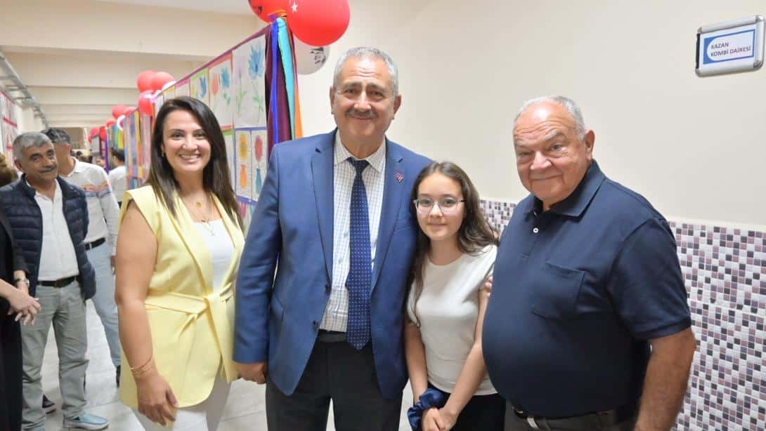 Müdürümüz İbrahim Ataman, Nermin Metin Akar Ortaokulu'nun Sergi Açılışına Katıldı
